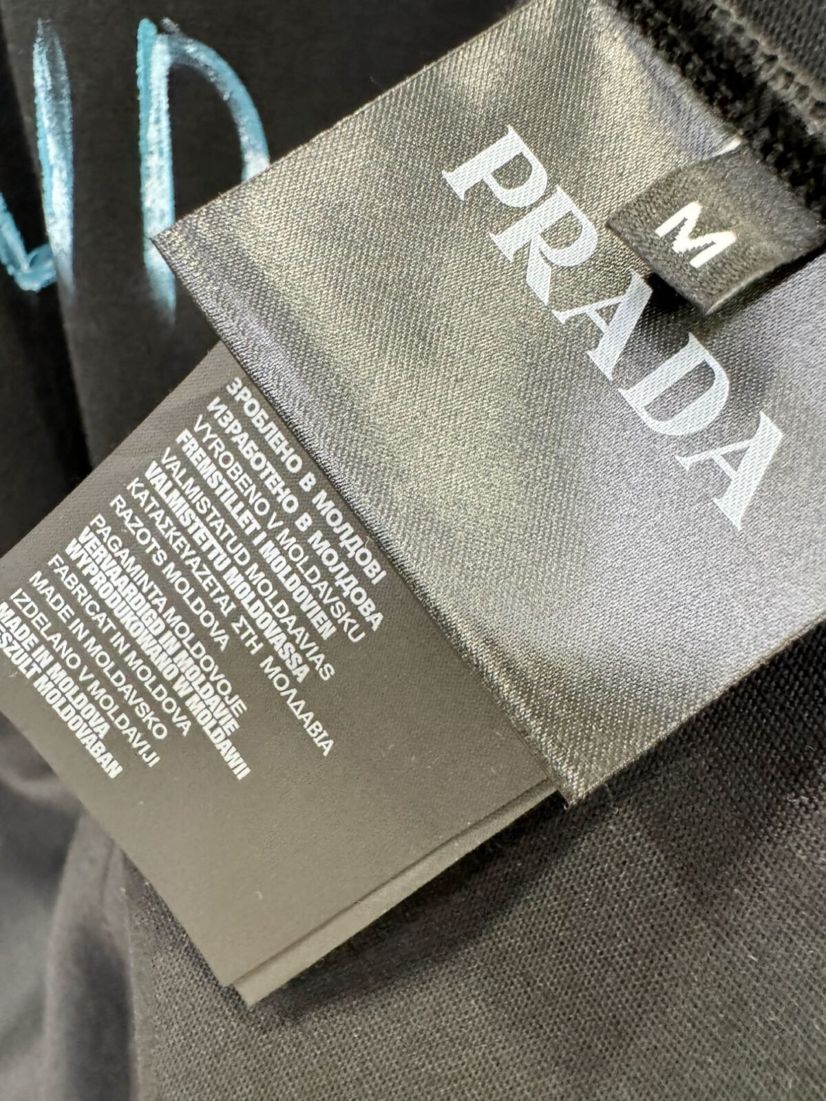 ⁦تيشيرت برادا الجديد بأكمام قصيرة، ناعم الملمس⁩ - الصورة ⁦6⁩