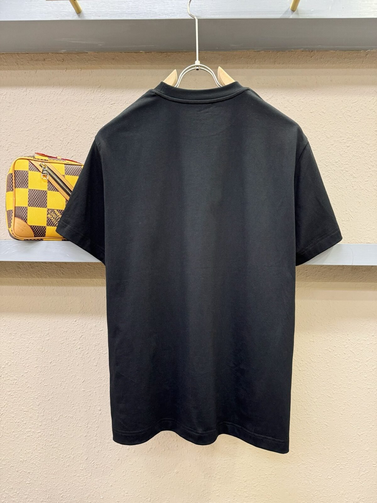 ⁦تيشيرت برادا الجديد بأكمام قصيرة، ناعم الملمس⁩ - الصورة ⁦3⁩