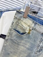 ⁦بنطال جينز رجالي من برادا، بتصميم عصري أنيق⁩ - الصورة ⁦5⁩