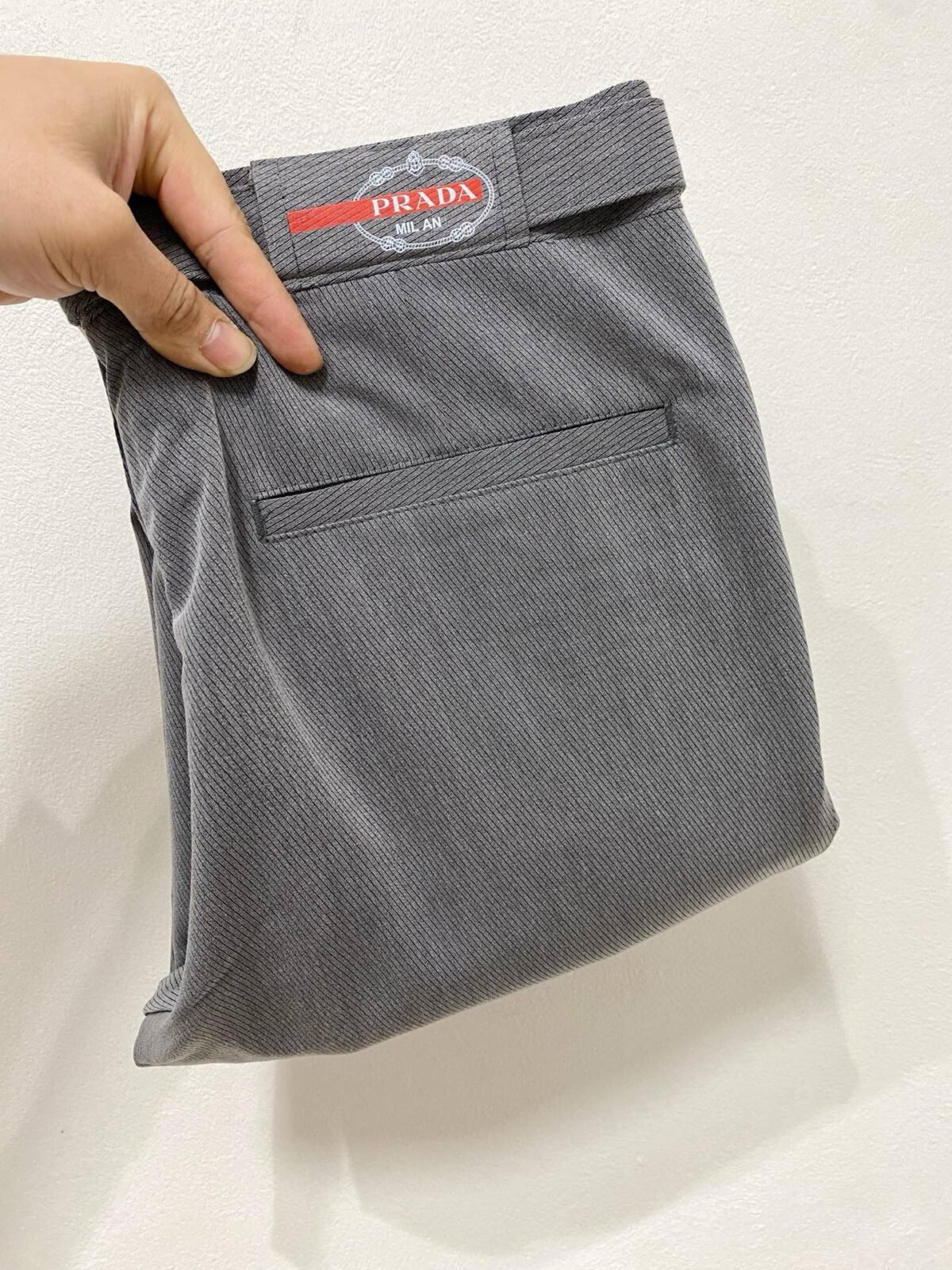 ⁦بنطال برادا كاجوال جديد وفاخر⁩ - الصورة ⁦1⁩