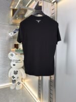 ⁦تيشيرت برادا الجديد بأكمام قصيرة⁩ - الصورة ⁦4⁩