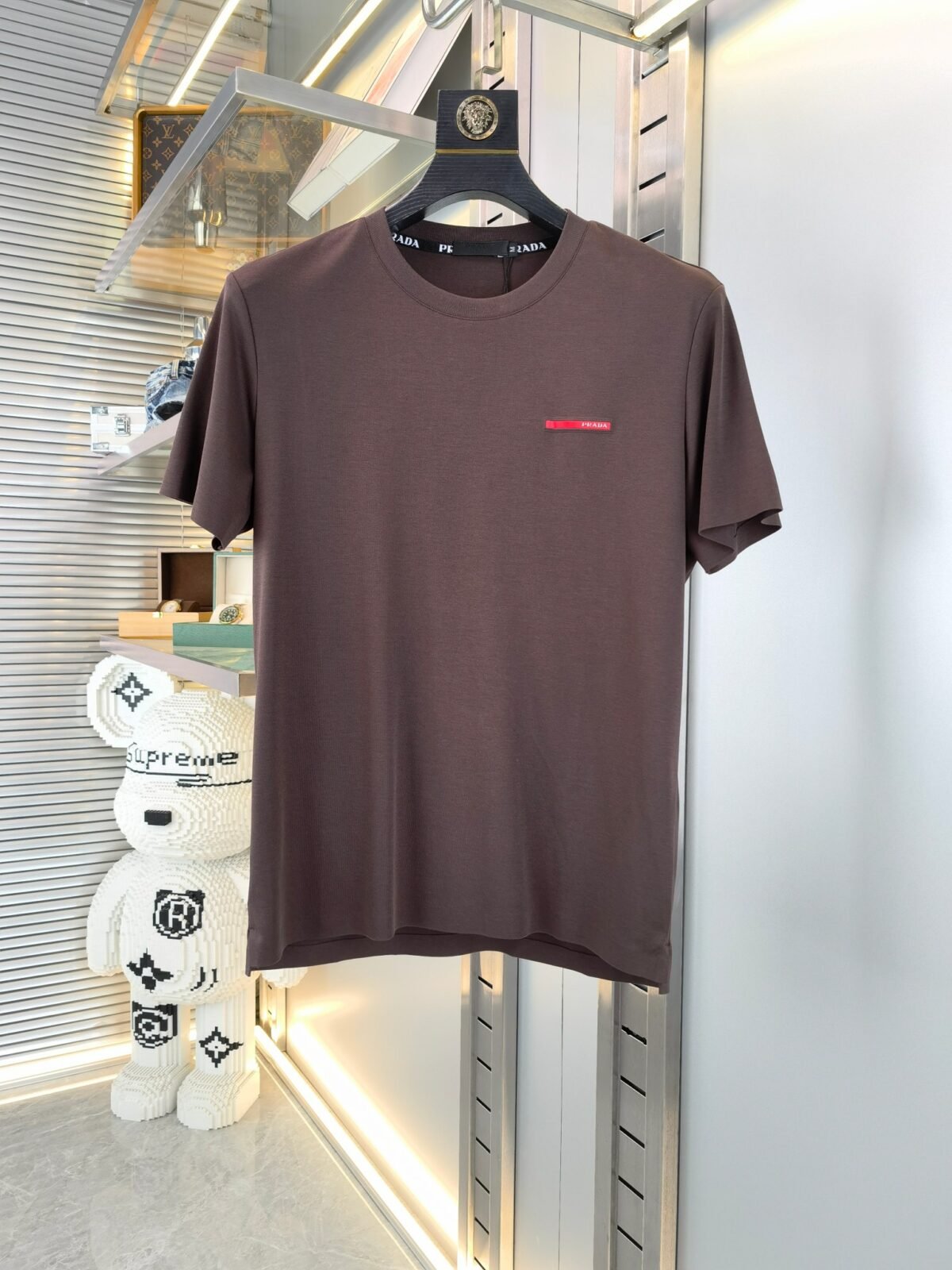 ⁦تيشيرت برادا الجديد بأكمام قصيرة⁩ - الصورة ⁦2⁩