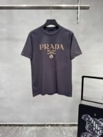 ⁦تيشيرت برادا الصيفي الجديد بأكمام قصيرة وبتصميم بسيط⁩ - الصورة ⁦4⁩