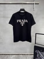 ⁦تيشيرت برادا الصيفي الجديد بأكمام قصيرة وبتصميم بسيط⁩ - الصورة ⁦3⁩