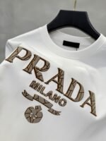 ⁦تيشيرت برادا الصيفي الجديد بأكمام قصيرة وبتصميم بسيط⁩ - الصورة ⁦6⁩