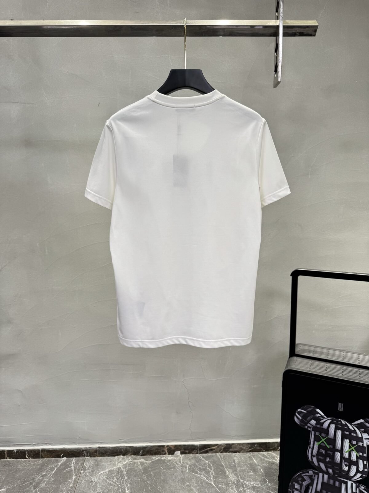 ⁦تيشيرت برادا الصيفي الجديد بأكمام قصيرة وبتصميم بسيط⁩ - الصورة ⁦5⁩