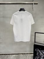 ⁦تيشيرت برادا الصيفي الجديد بأكمام قصيرة وبتصميم بسيط⁩ - الصورة ⁦5⁩