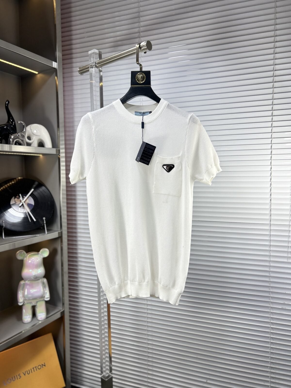 ⁦قميص برادا الجديد المحبوك بأكمام قصيرة⁩ - الصورة ⁦4⁩