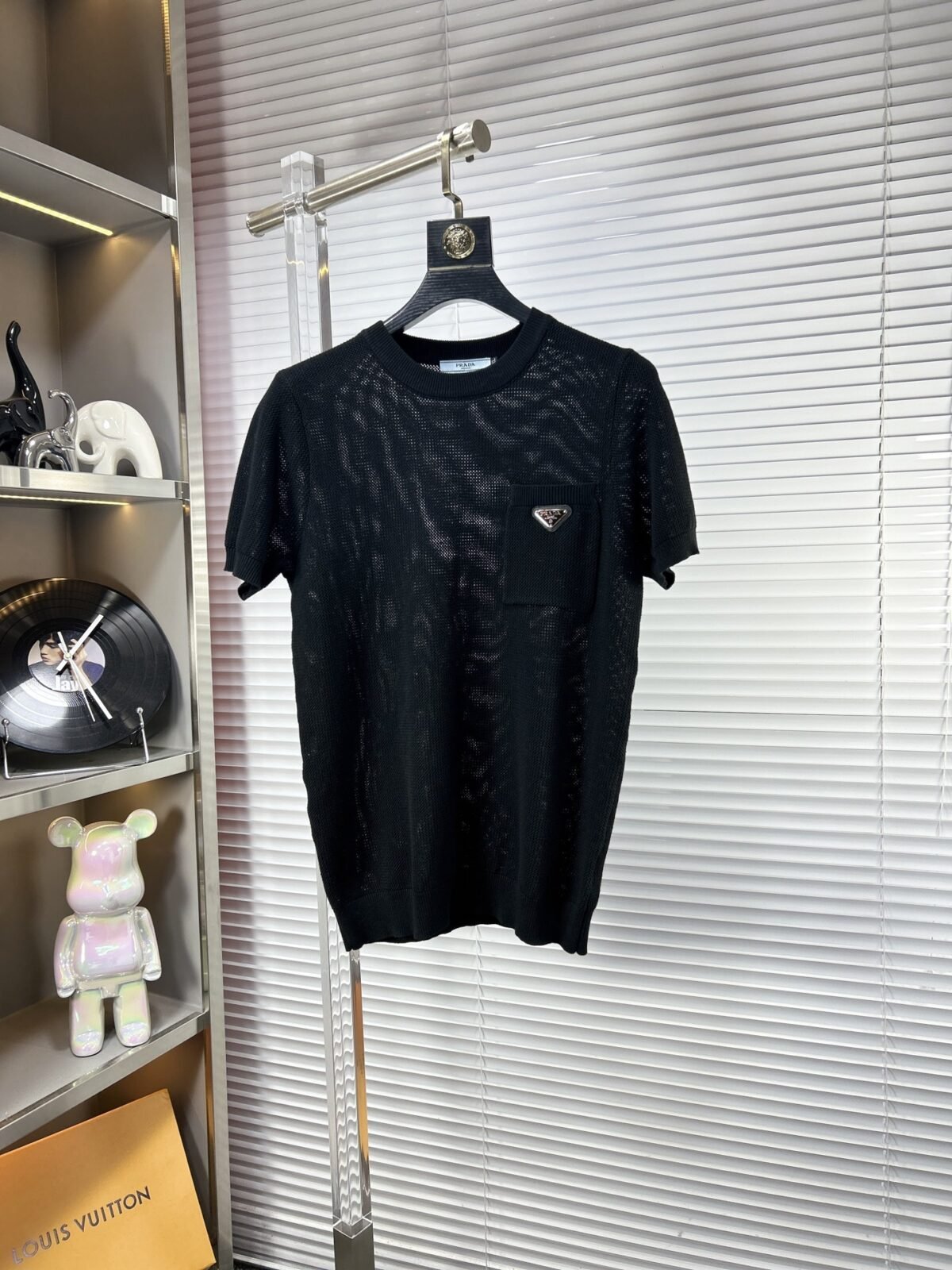 ⁦قميص برادا الجديد المحبوك بأكمام قصيرة⁩ - الصورة ⁦5⁩