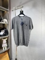 ⁦قميص برادا الجديد المحبوك بأكمام قصيرة⁩ - الصورة ⁦3⁩