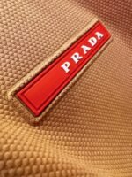 ⁦قميص بولو رجالي من برادا بأكمام قصيرة وياقة مدورة⁩ - الصورة ⁦8⁩