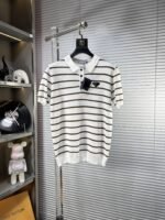 ⁦قميص بولو برادا الجديد المحبوك بأكمام قصيرة⁩ - الصورة ⁦2⁩