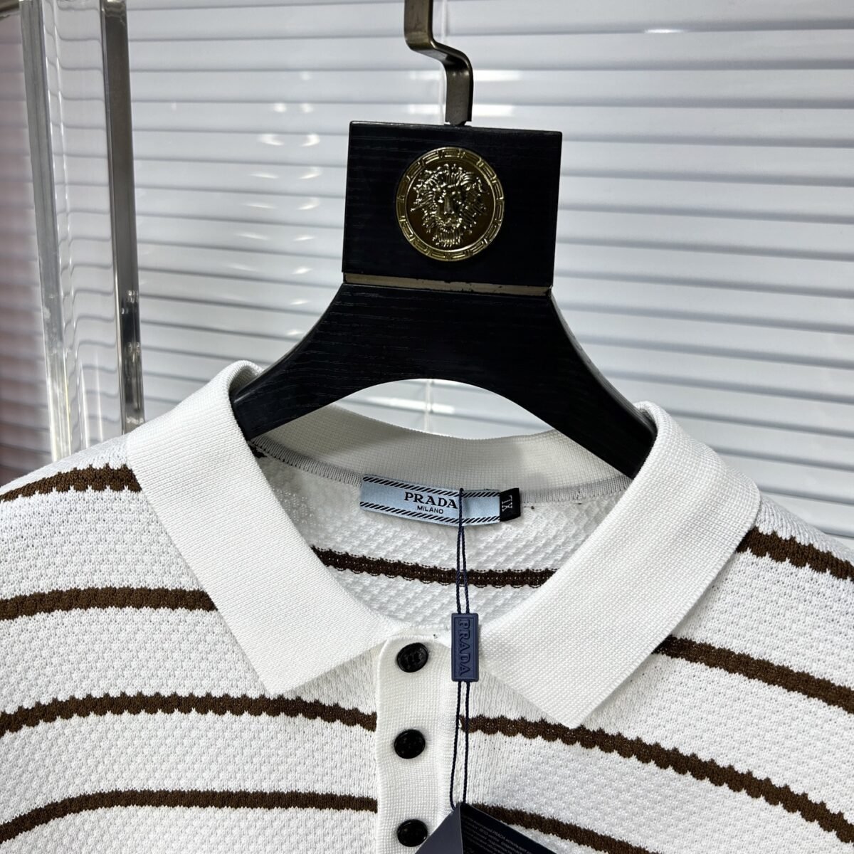 ⁦قميص بولو برادا الجديد المحبوك بأكمام قصيرة⁩ - الصورة ⁦7⁩