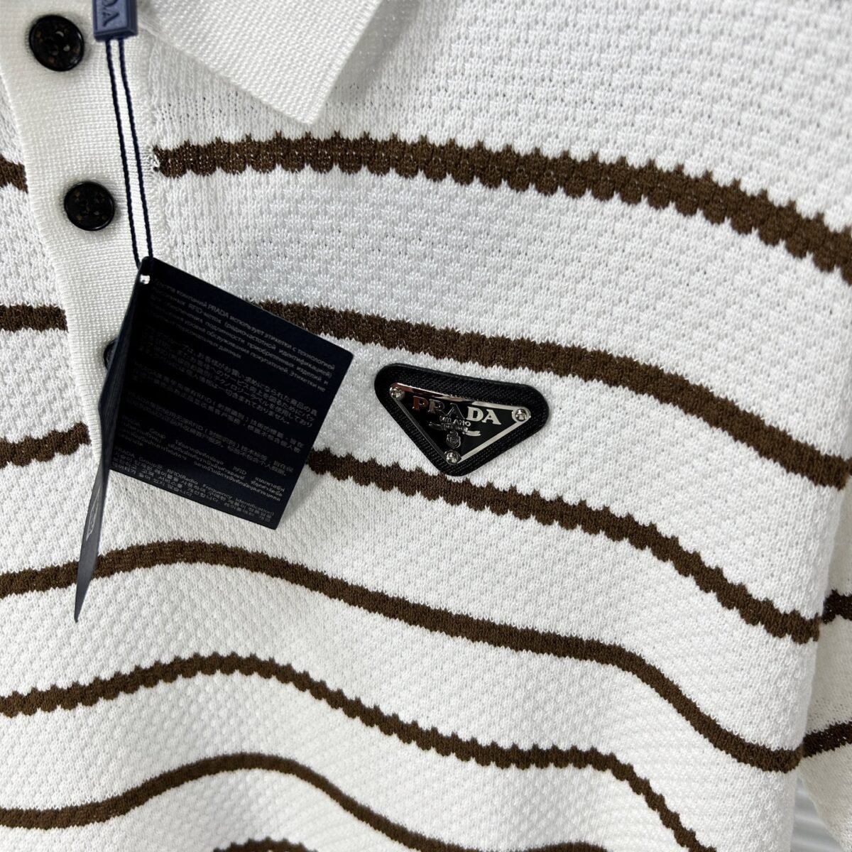 ⁦قميص بولو برادا الجديد المحبوك بأكمام قصيرة⁩ - الصورة ⁦6⁩