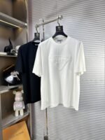 تيشيرت برادا الجديد للربيع والصيف بأكمام قصيرة.