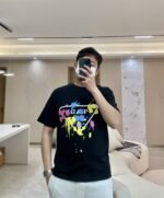 ⁦تيشيرت براد الصيفي الجديد، بتصميم عصري وبسيط بأكمام قصيرة، يتميز بتناغمه مع الملابس.⁩ - الصورة ⁦4⁩