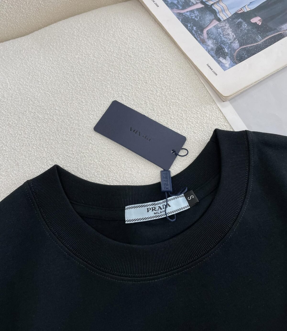 ⁦تيشيرت براد الصيفي الجديد، بتصميم عصري وبسيط بأكمام قصيرة، يتميز بتناغمه مع الملابس.⁩ - الصورة ⁦6⁩