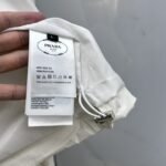 ⁦جاكيت برادا الرجالي الجديد بغطاء رأس⁩ - الصورة ⁦9⁩