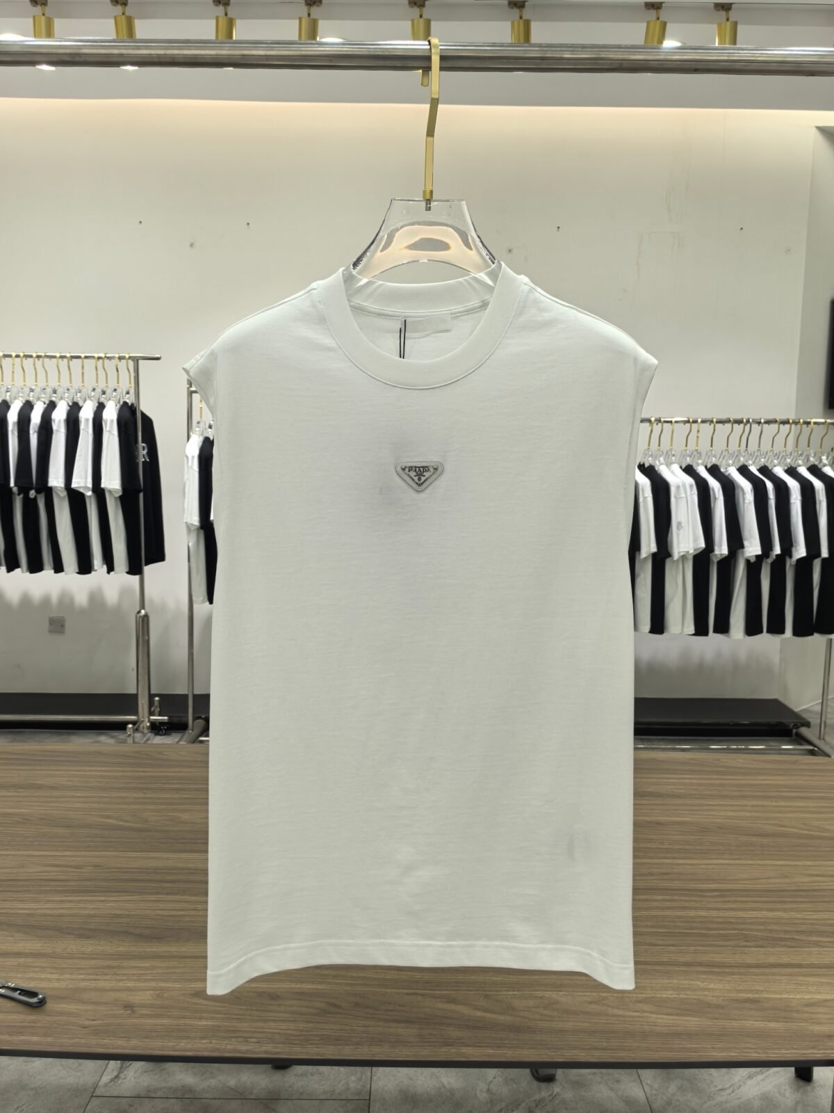 ⁦سترة برادا الرجالية الأنيقة بياقة دائرية⁩ - الصورة ⁦3⁩