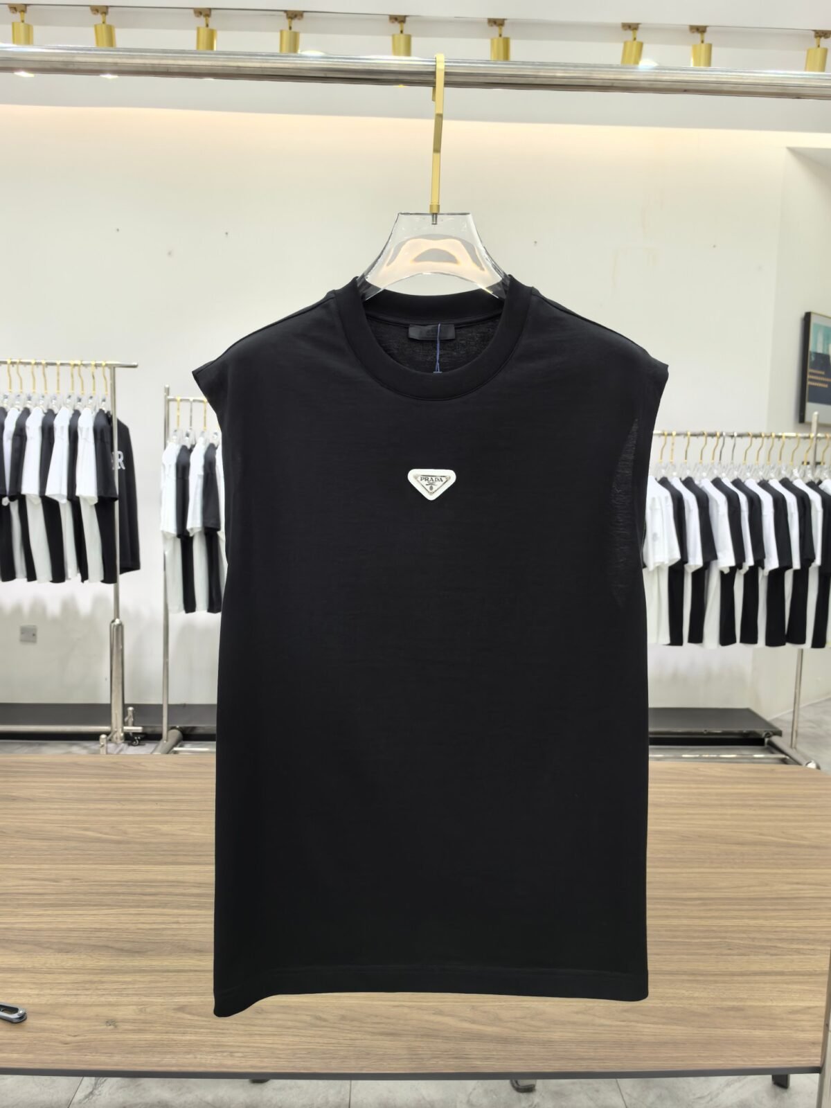 ⁦سترة برادا الرجالية الأنيقة بياقة دائرية⁩ - الصورة ⁦2⁩