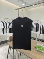 ⁦سترة برادا الرجالية الأنيقة بياقة دائرية⁩ - الصورة ⁦5⁩