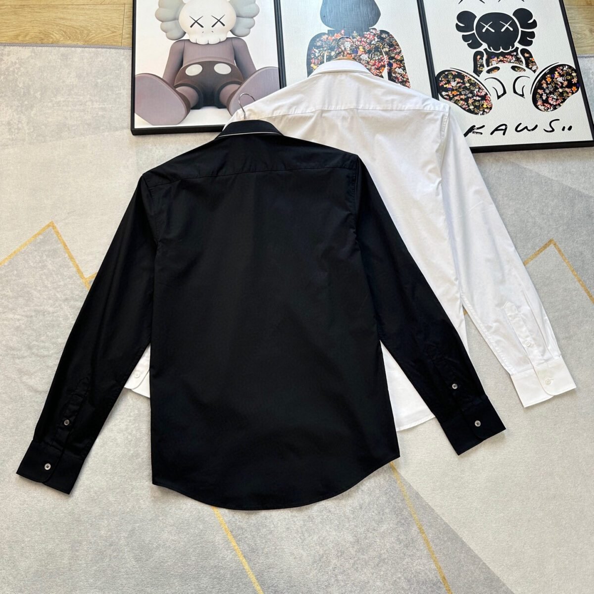 ⁦قميص برادا الجديد لرجال الأعمال، يتميز بأسلوب أنيق وعصري⁩ - الصورة ⁦2⁩