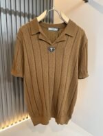 ⁦تي شيرت رجالي جديد من PRADA محبوك بأكمام قصيرة وياقة دائرية⁩ - الصورة ⁦2⁩