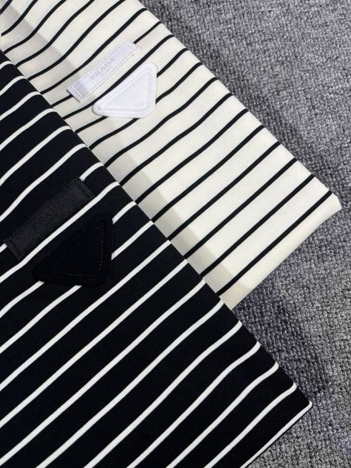 ⁦قميص بولو رجالي صيفي جديد من برادا، شبكي، كاجوال، بأكمام قصيرة، بشعار كلاسيكي، بتصميم أنيق⁩ - الصورة ⁦6⁩