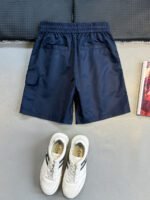 ⁦شورت جديد عالي الجودة، مصنوع من خامات وأقمشة متناسقة، وجيوب منسوجة، وشعار كلاسيكي مثلث الشكل⁩ - الصورة ⁦8⁩