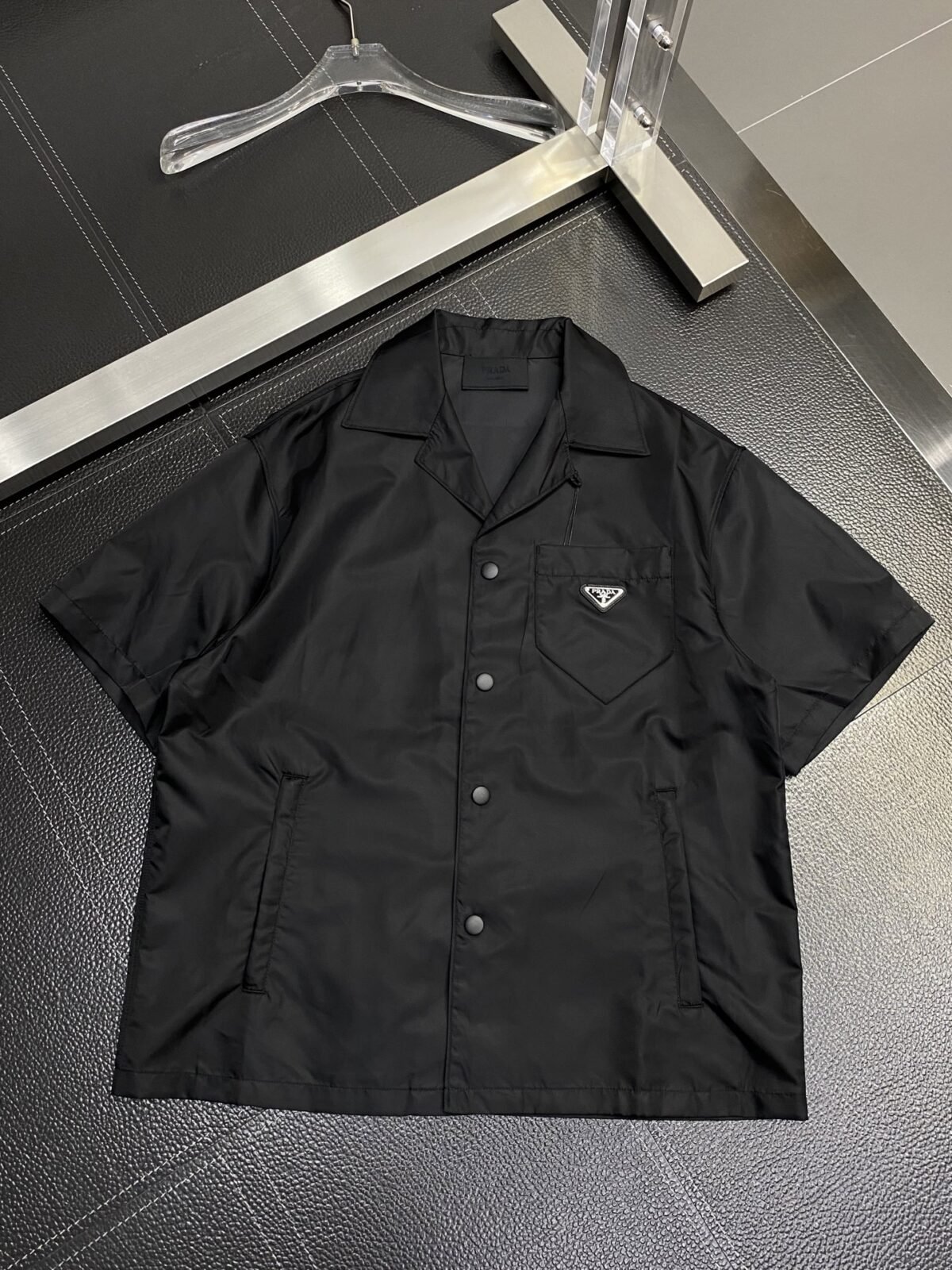 ⁦قميص برادا رجالي كاجوال جديد⁩ - الصورة ⁦3⁩