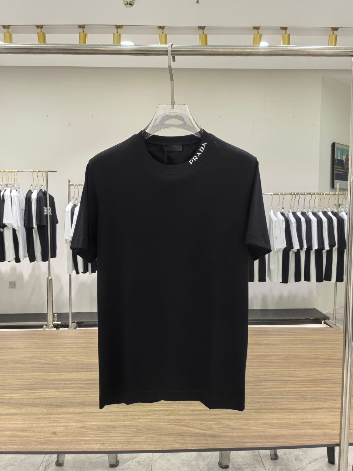 ⁦تيشيرت برادا الرجالي الأنيق بياقة دائرية وأكمام قصيرة⁩ - الصورة ⁦3⁩