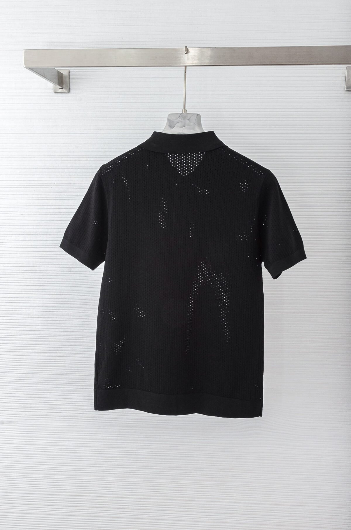 ⁦قميص برادا الرجالي الجديد المحبوك بأكمام قصيرة وياقة دائرية⁩ - الصورة ⁦2⁩