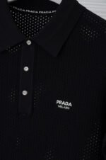 ⁦قميص برادا الرجالي الجديد المحبوك بأكمام قصيرة وياقة دائرية⁩ - الصورة ⁦3⁩