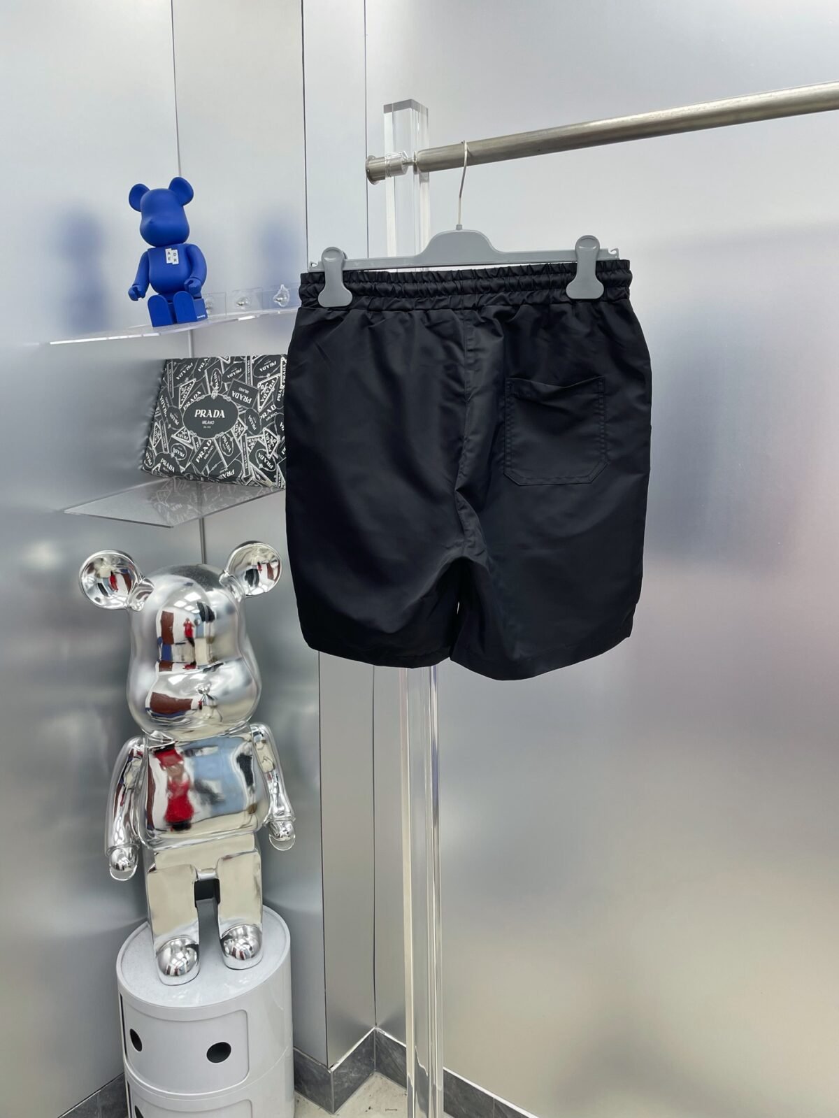 ⁦شورت برادا الصيفي الجديد بجيوب⁩ - الصورة ⁦2⁩