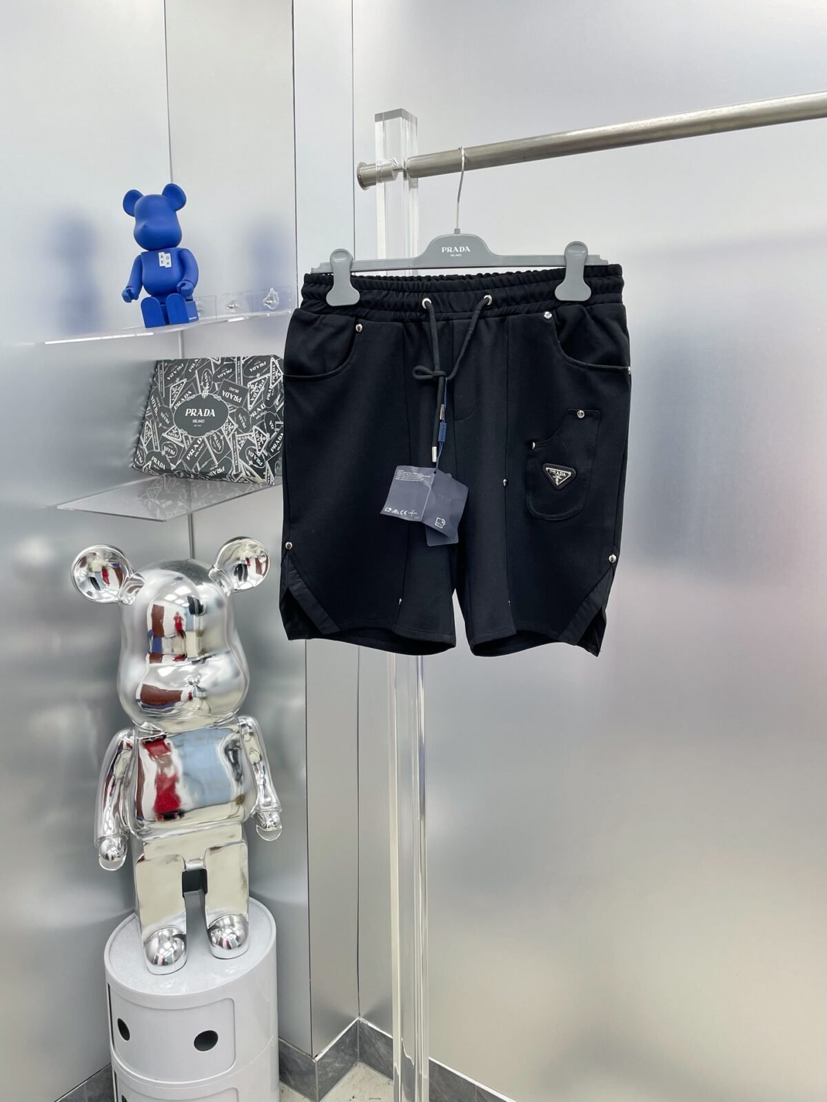 wsxc1747530370498_0 شورت برادا الصيفي الجديد بجيوب - الصورة 1