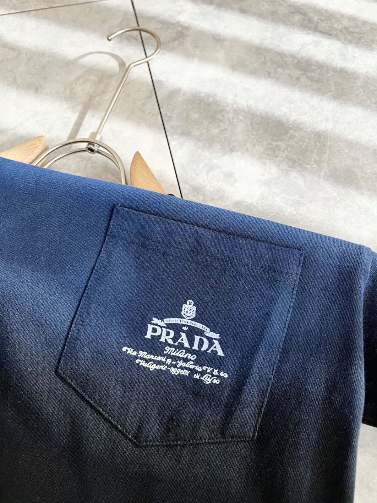 ⁦تيشيرت برادا الجديد بأكمام قصيرة للرجال والنساء⁩ - الصورة ⁦7⁩