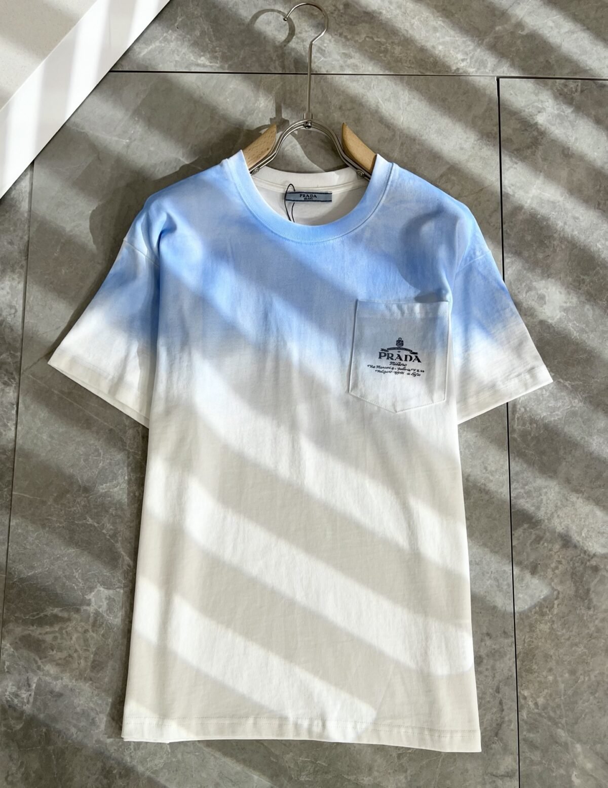 ⁦تيشيرت برادا الجديد بأكمام قصيرة للرجال والنساء⁩ - الصورة ⁦2⁩