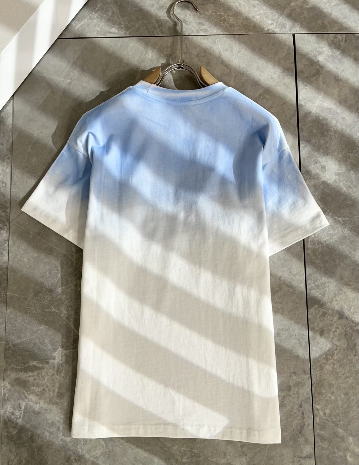 ⁦تيشيرت برادا الجديد بأكمام قصيرة للرجال والنساء⁩ - الصورة ⁦4⁩