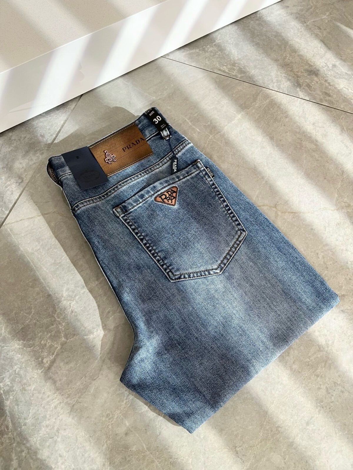⁦بنطال جينز برادا الجديد، جينز فاخر، متعدد الاستخدامات وعملي.⁩ - الصورة ⁦3⁩