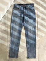 بنطال جينز برادا الجديد، جينز فاخر، متعدد الاستخدامات وعملي.