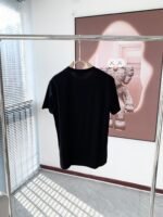 ⁦تيشيرتات فيرساتشي الجديدة للرجال والنساء بأكمام قصيرة.⁩ - الصورة ⁦5⁩