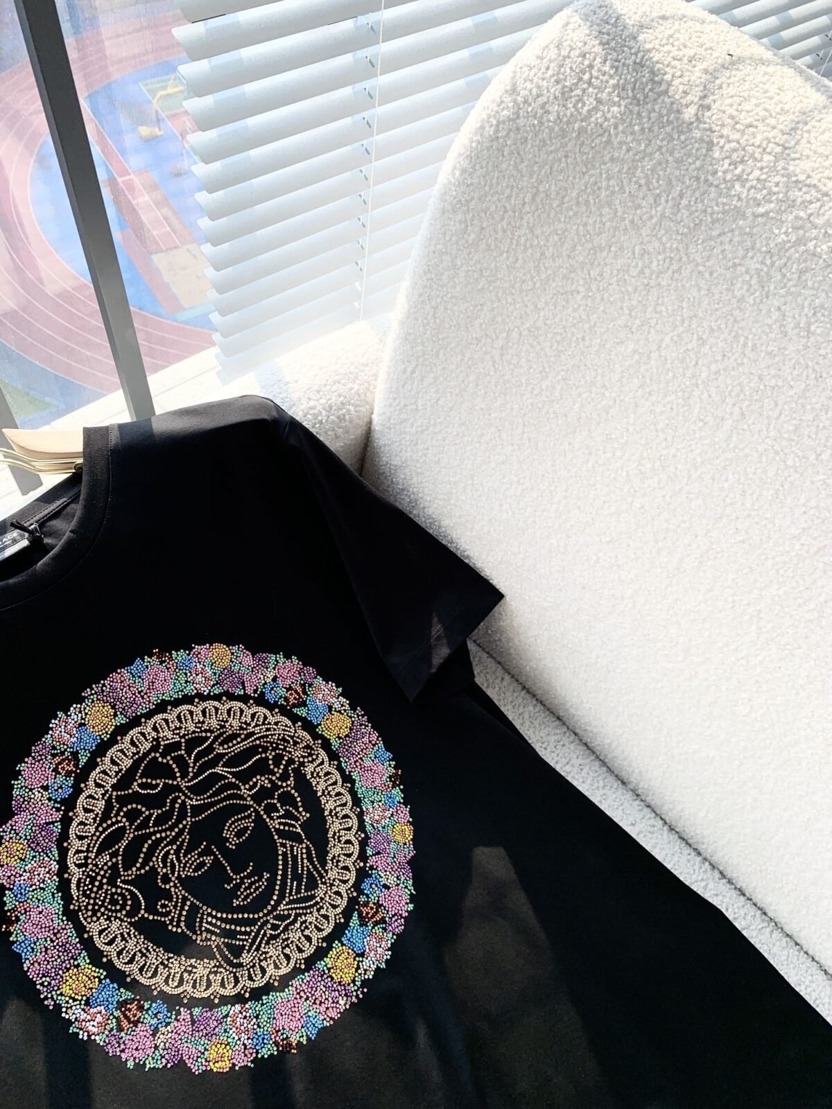 ⁦تيشيرتات فيرساتشي الجديدة للرجال والنساء بأكمام قصيرة.⁩ - الصورة ⁦7⁩