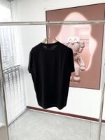 ⁦تيشيرتات فيرساتشي الجديدة للرجال والنساء بأكمام قصيرة.⁩ - الصورة ⁦4⁩