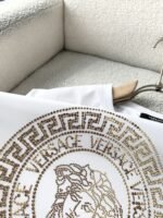 ⁦تيشيرتات فيرساتشي الجديدة للرجال والنساء بأكمام قصيرة.⁩ - الصورة ⁦7⁩