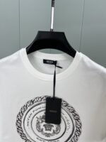 ⁦تي شيرت فيرساتشي الجديد بأكمام قصيرة⁩ - الصورة ⁦5⁩