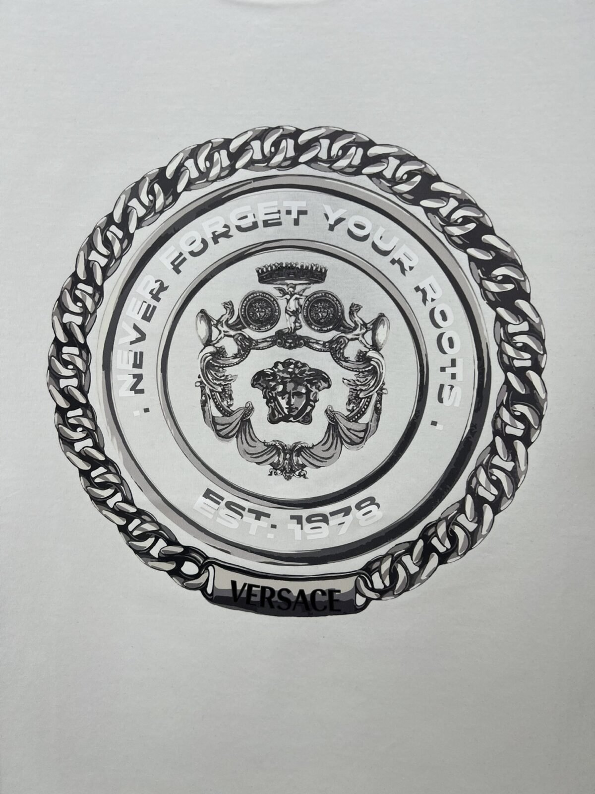 ⁦تي شيرت فيرساتشي الجديد بأكمام قصيرة⁩ - الصورة ⁦6⁩