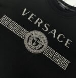 ⁦سويت شيرت فيرساتشي خريف وشتاء جديد، بياقة دائرية مرصعة بالألماس⁩ - الصورة ⁦5⁩