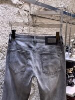 ⁦بنطلون جينز رجالي جديد من فيرساتشي⁩ - الصورة ⁦5⁩