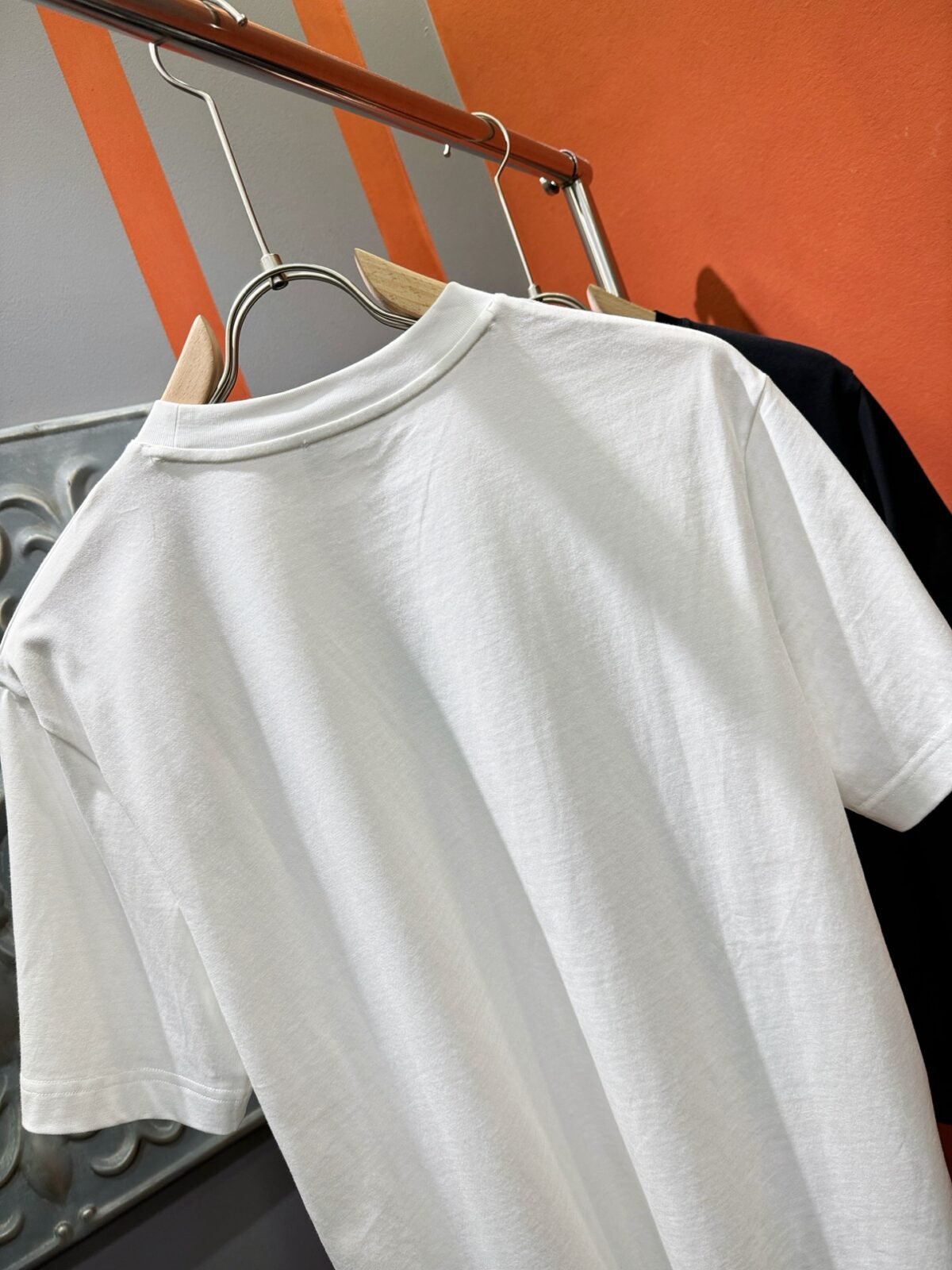 ⁦تيشيرت فيرساتشي الجديد بأكمام قصيرة وناعم الملمس⁩ - الصورة ⁦7⁩