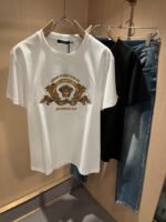 تيشيرت فيرساتشي الجديد بأكمام قصيرة للرجال والنساء.